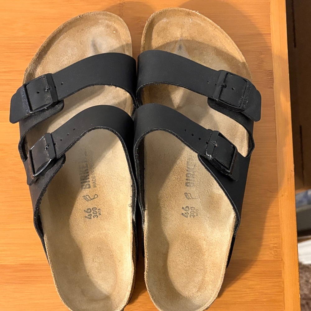 Birkenstock Black Sandals with Tan Footbed Men’s 13/13.5 US
